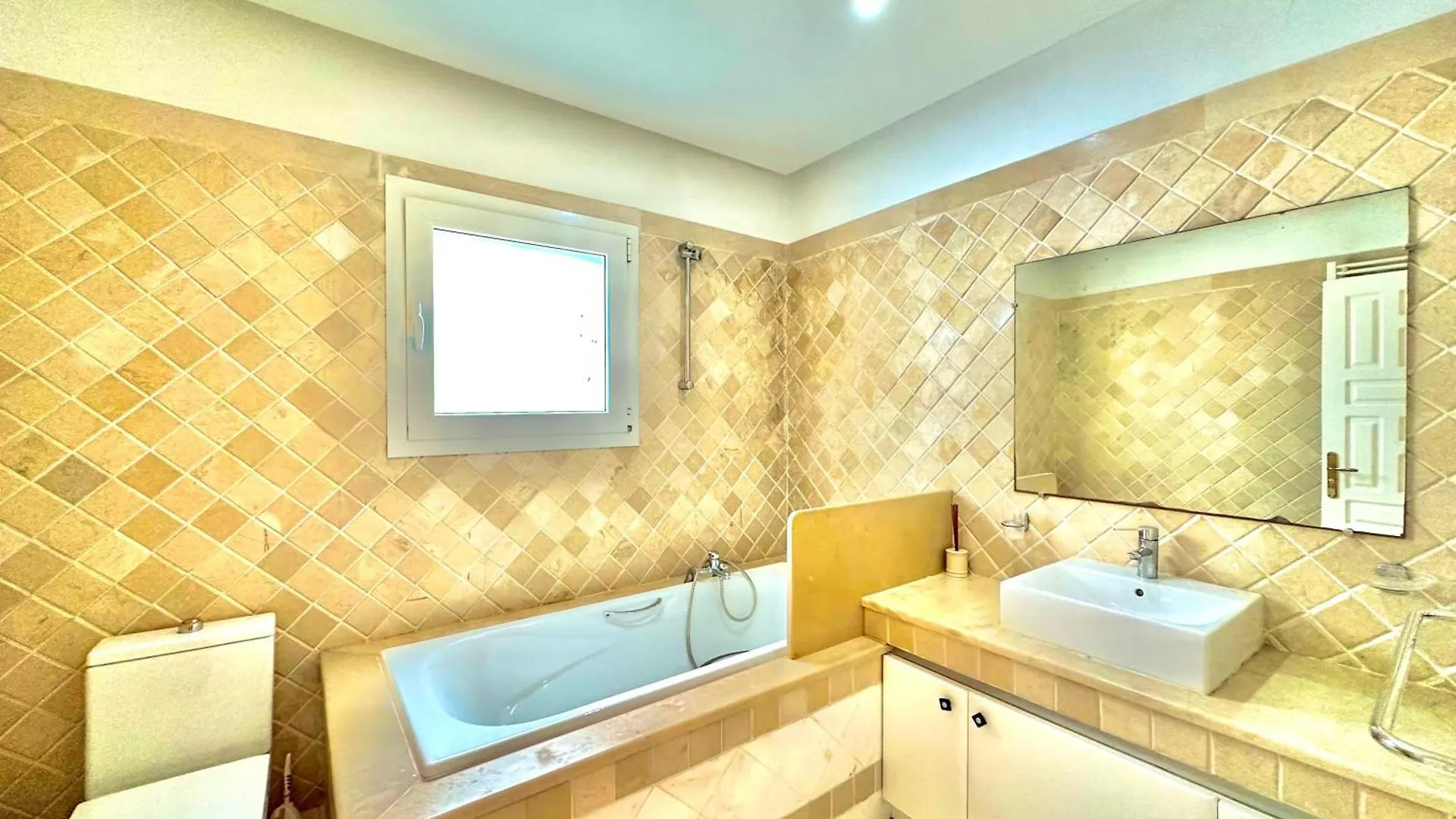 Carthage Spacious And Cosy With Amazing Terrace Douar ech Chott Apartment