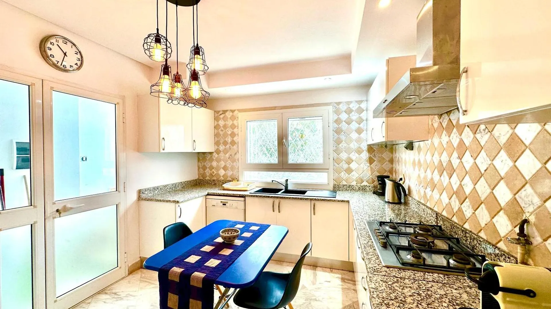 Carthage Spacious And Cosy With Amazing Terrace Douar ech Chott Apartment
